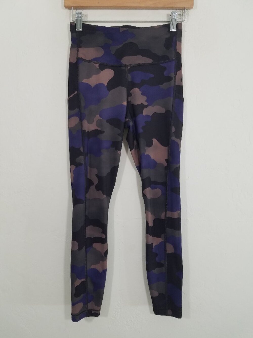 Athleta Ultimate Stas7/8 Tight Camo Legging Purple with Side Pockets Size XS